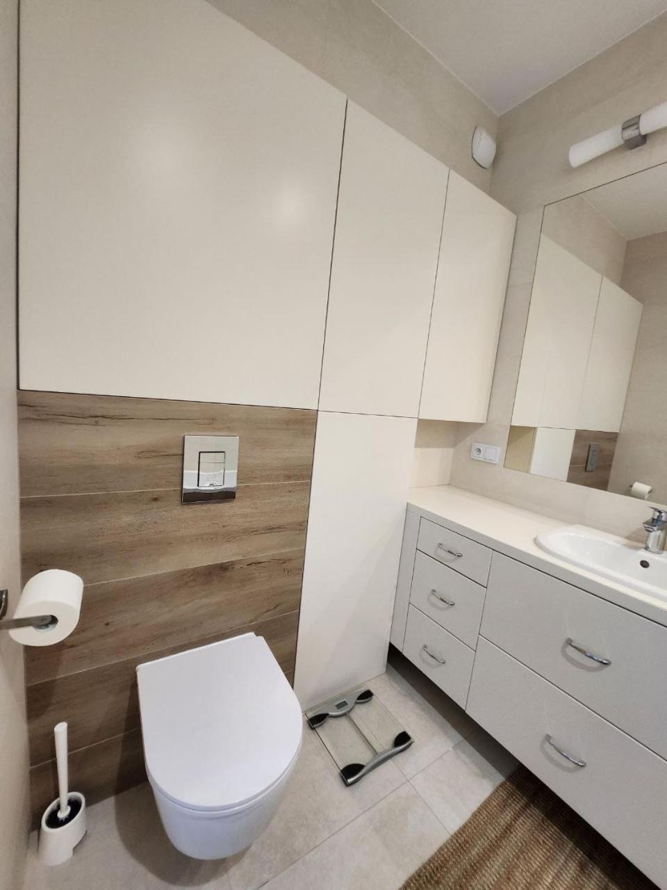 Chopin Airport Apartments Varsavia Esterno foto