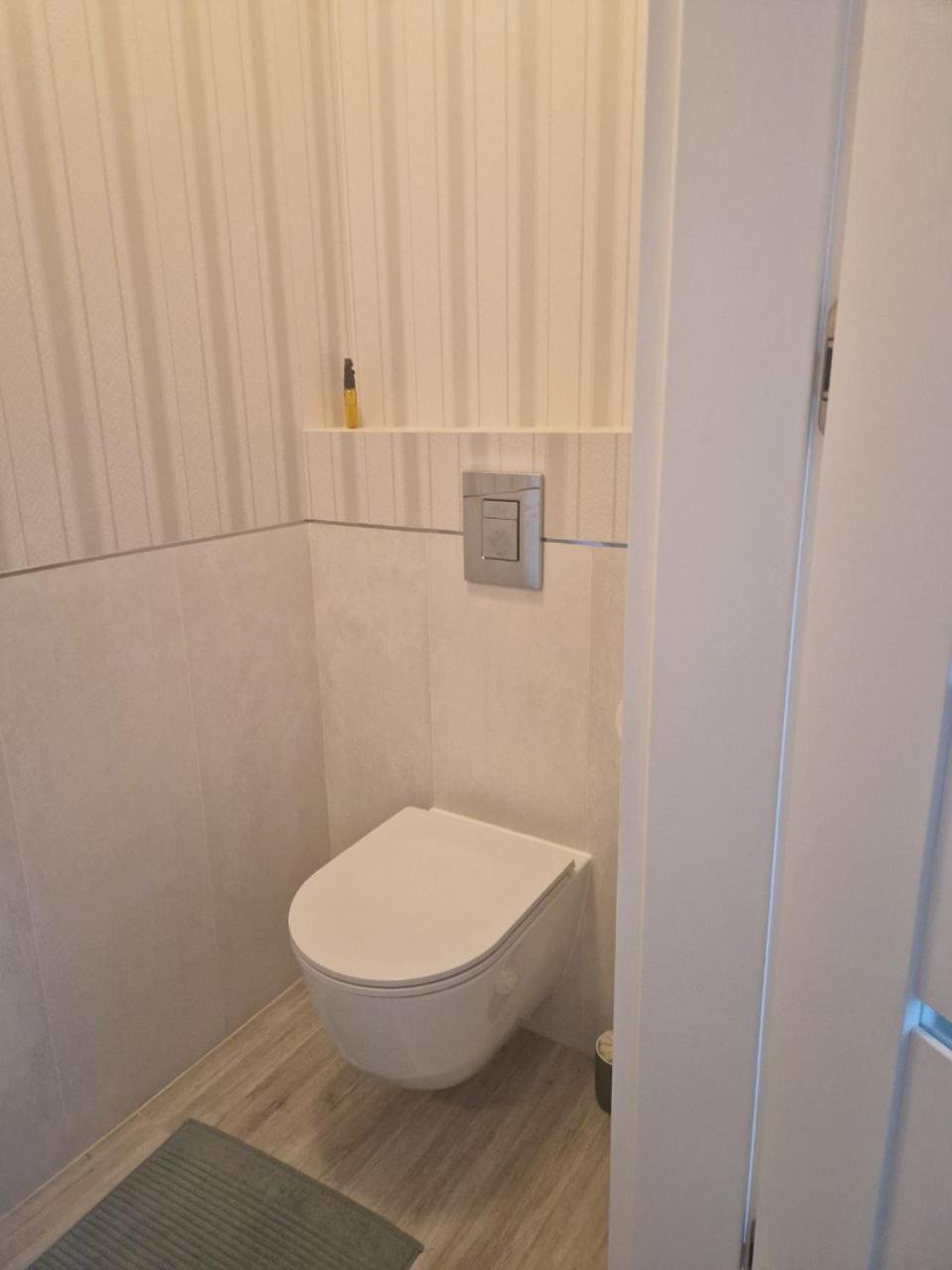 Chopin Airport Apartments Varsavia Esterno foto